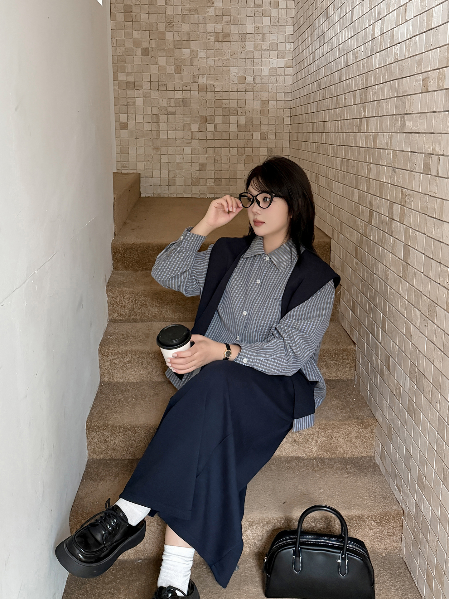 7987 Xuanchen 2025 Autumn/Winter New College Style Two-Piece Women's Set Shirt with Design Sense and Half Skirt Three-Piece Set for Women