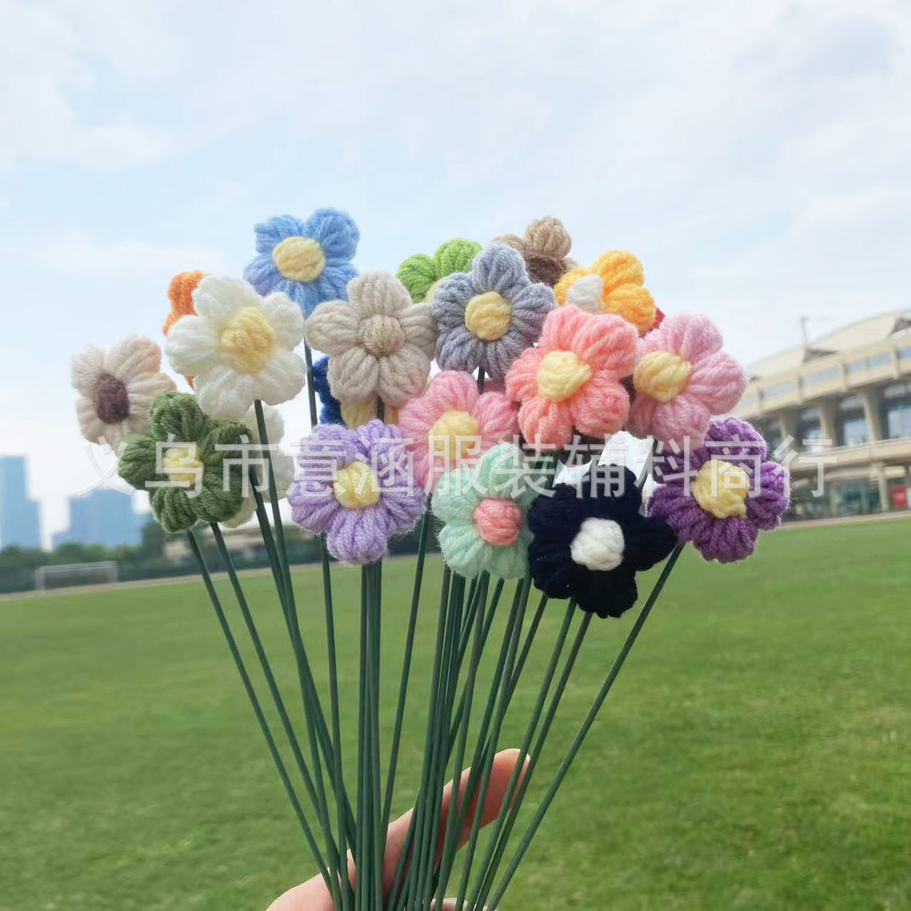 Готовый вязаный пушистый цветок симулированный букет вязаный букет с подарком на день рождения подарок на день учителя
