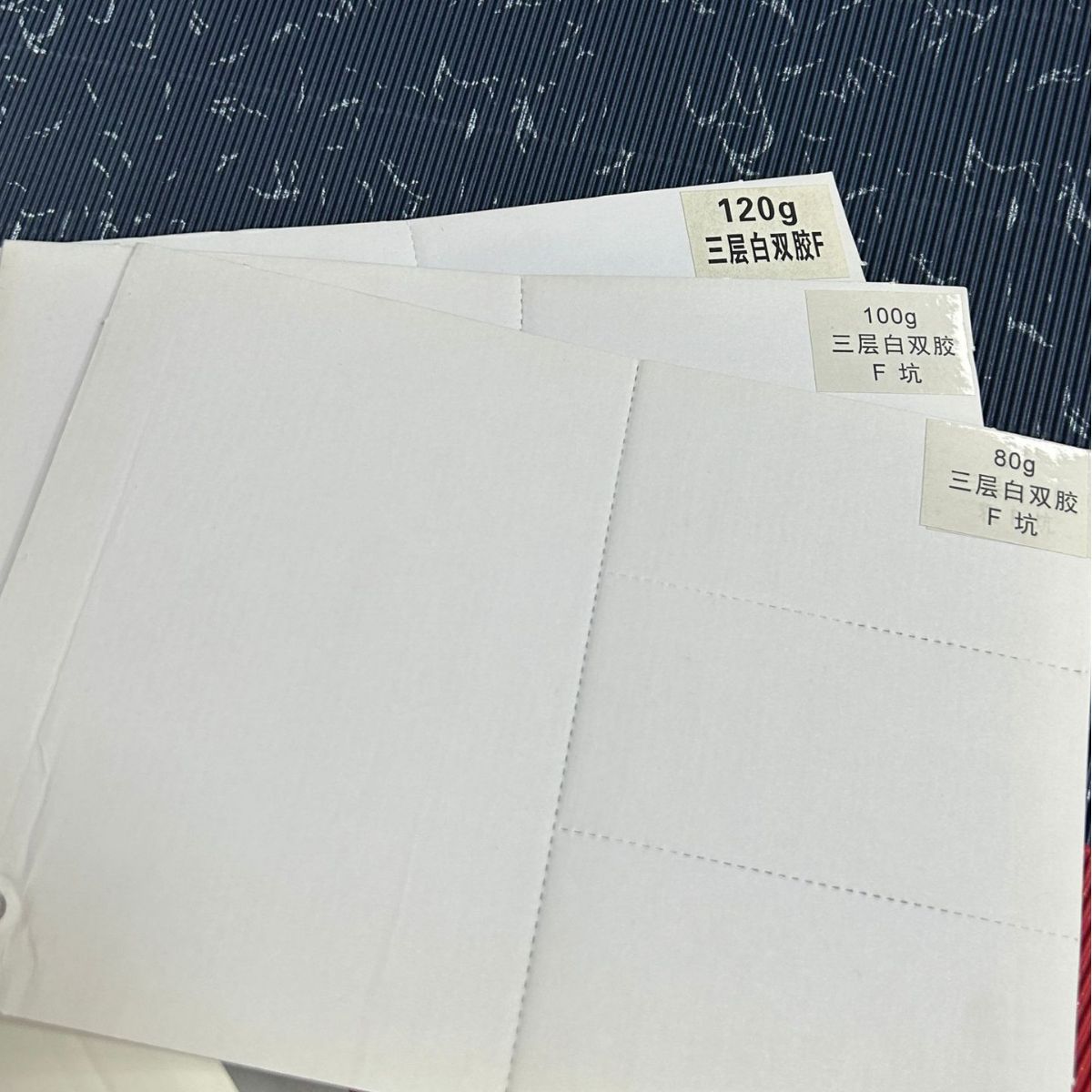 Manufacturers straight out 80-120g white three-layer white double glue F-pit cosmetic box lined tea box corrugated paper wholesale