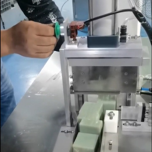 Guangzhou in stock soap semi-automatic soap cutting machine soap bar cutting machine small handmade soap production machinery and equipment manufacturers