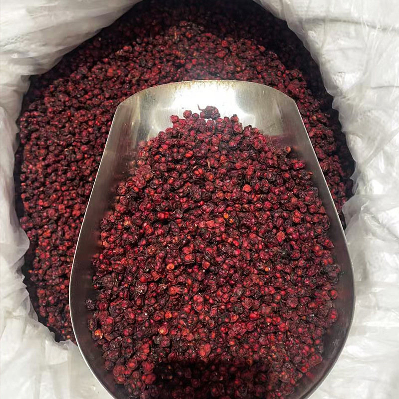 Schisandra Chinensis, a Traditional Chinese Medicinal Herb, Can Be Brewed as a Drink with Genuine Medicinal Properties, Paired with Tribulus Terrestris