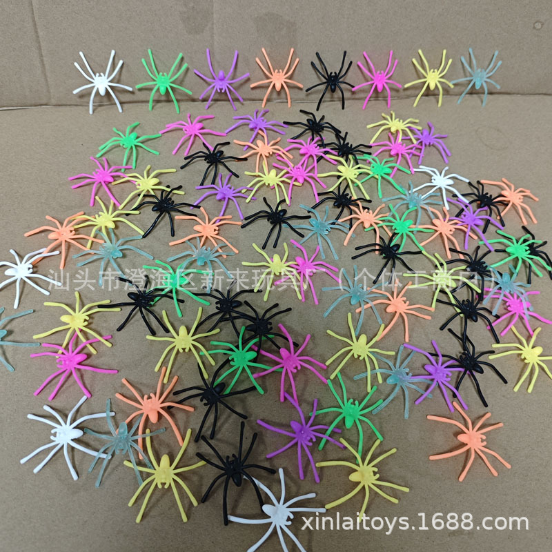 Реквизит для декораций Хэллоуина, черные пластиковые маленькие пауки, кросс-бордерные цветные фальшивые игрушки-пауки