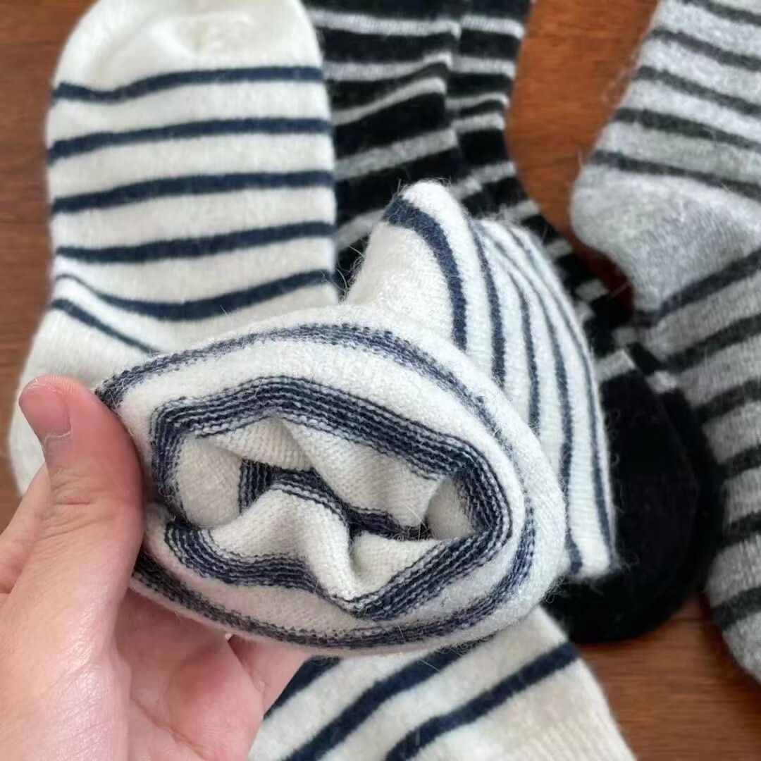 Autumn and winter super thick wool plush socks women's simple color matching striped vintage cotton socks versatile medium thick socks