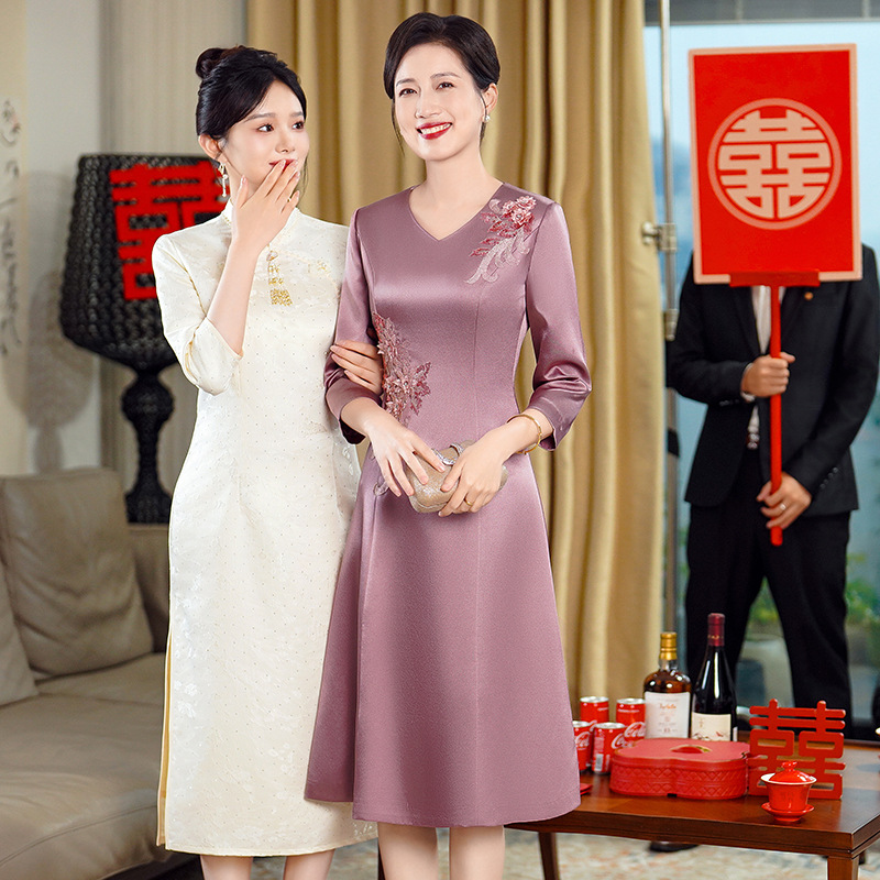 Mom wedding banquet dress female happy mother-in-law wedding banquet dress Noble High-end young mother-in-law toast dress wedding dress