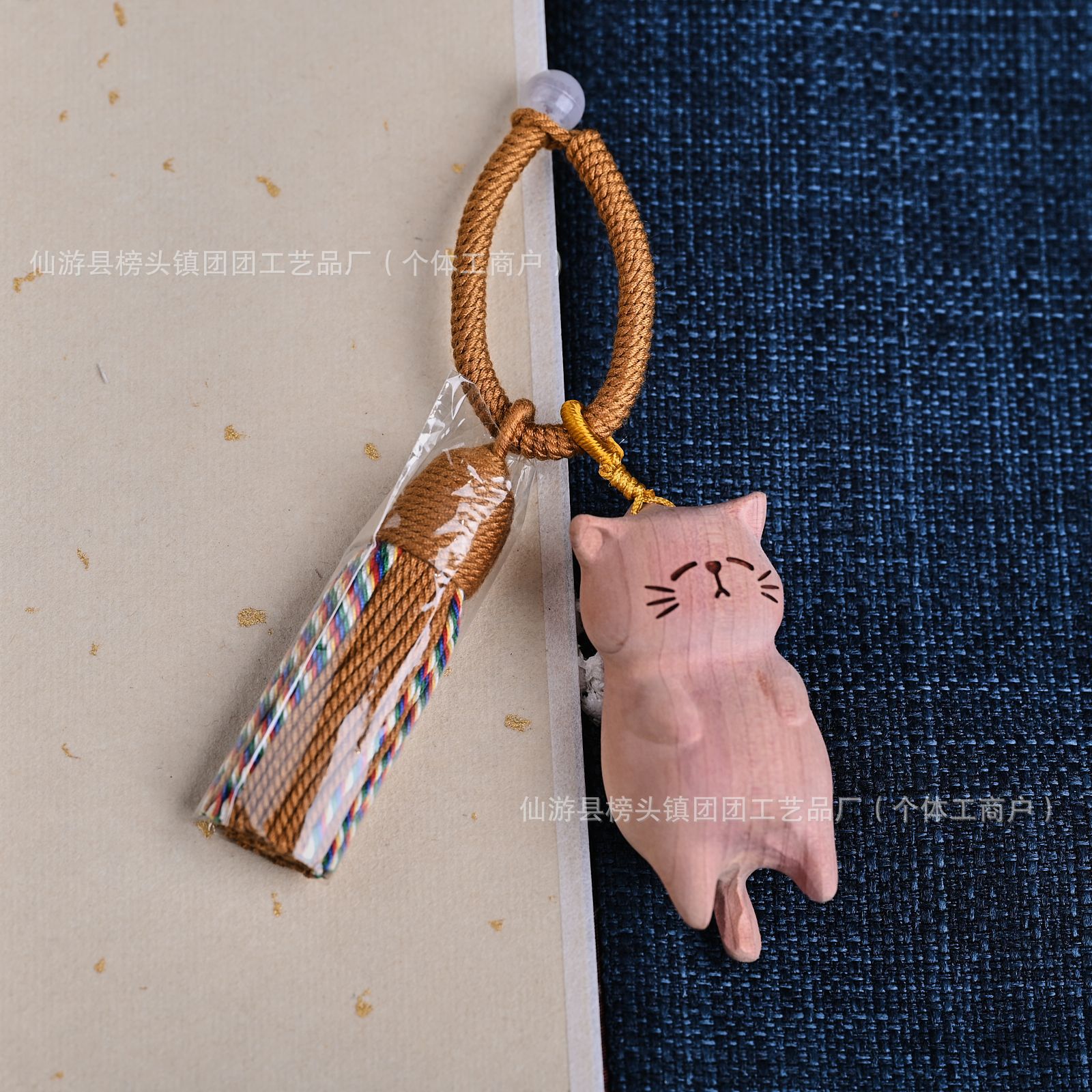 Manufacturer Wholesale Beech Wood Cat Keychain Lucky Cat Bag Pendant Cartoon Handle Accessory Accessory Pendant