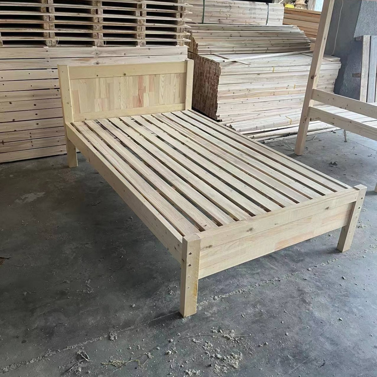 Сосна 1.5 м двуспальная кровать из массива дерева, 1.2 м для малой квартиры, 1 м простая односпальная кровать для взрослых, аренда