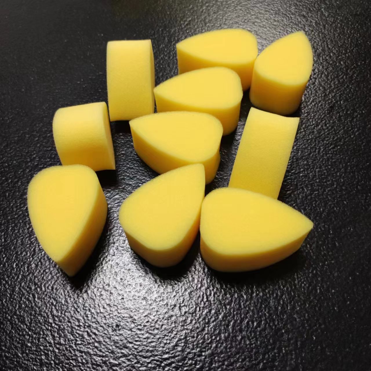 Factory in stock wholesale drop-shaped body painting sponge oil paint Halloween painting sponge