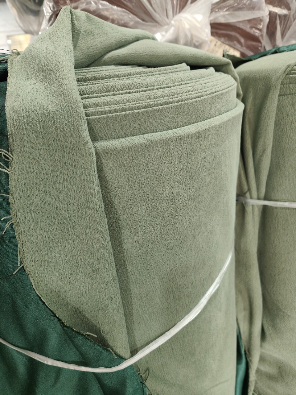 Wholesale Processing of Curtain Fabrics for Rental Houses, Hotel Engineering Chenille Blackout Curtain Fabrics, Special Wholesale Processing