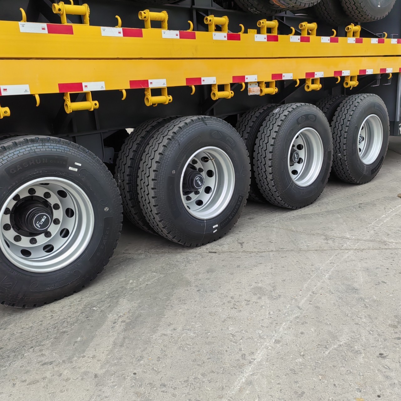 Cross-Border Supply of Flatbed Trailers, Semi-Trailers, Container Transport Semi-Trailers, Container Transport Trailers