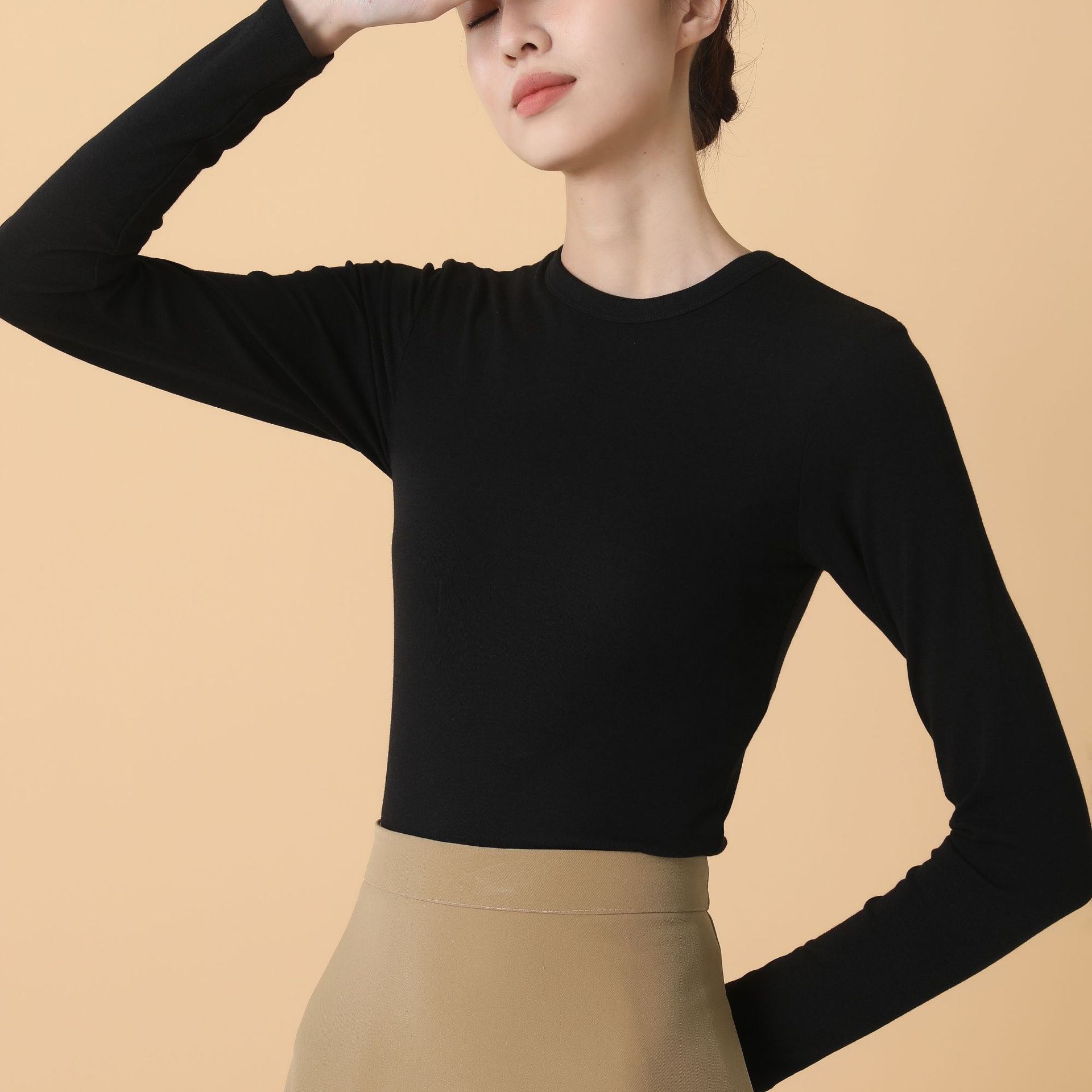 Women's bra with chest one-piece inner long top small round neck T-shirt with bra long sleeve slim bottoming shirt