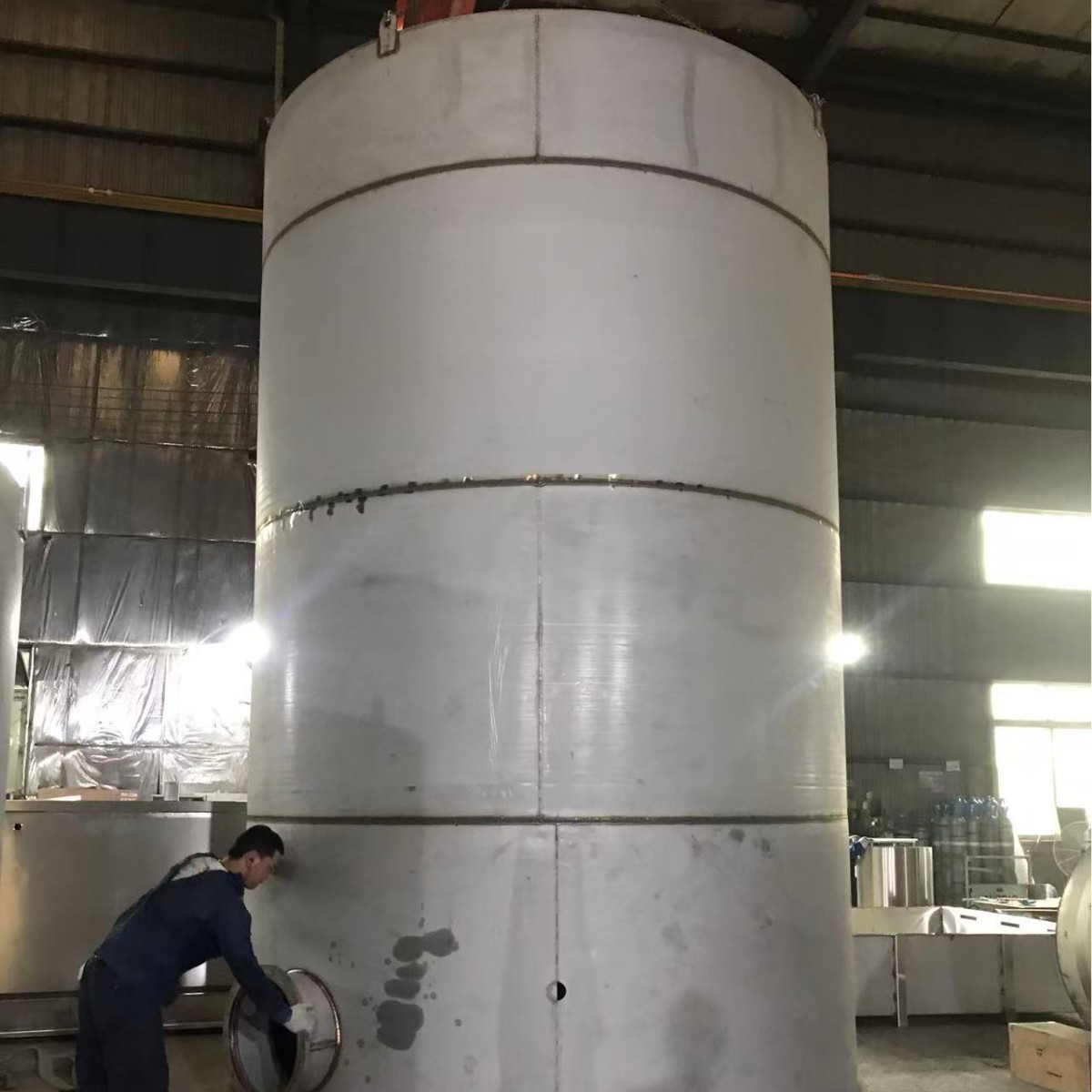 Chengdu Manufacturer Customizes Stainless Steel Large Vertical and Horizontal Storage Tanks, Food-Grade Fermentation Tanks, Wine Storage Tanks, and Oil Storage Tanks