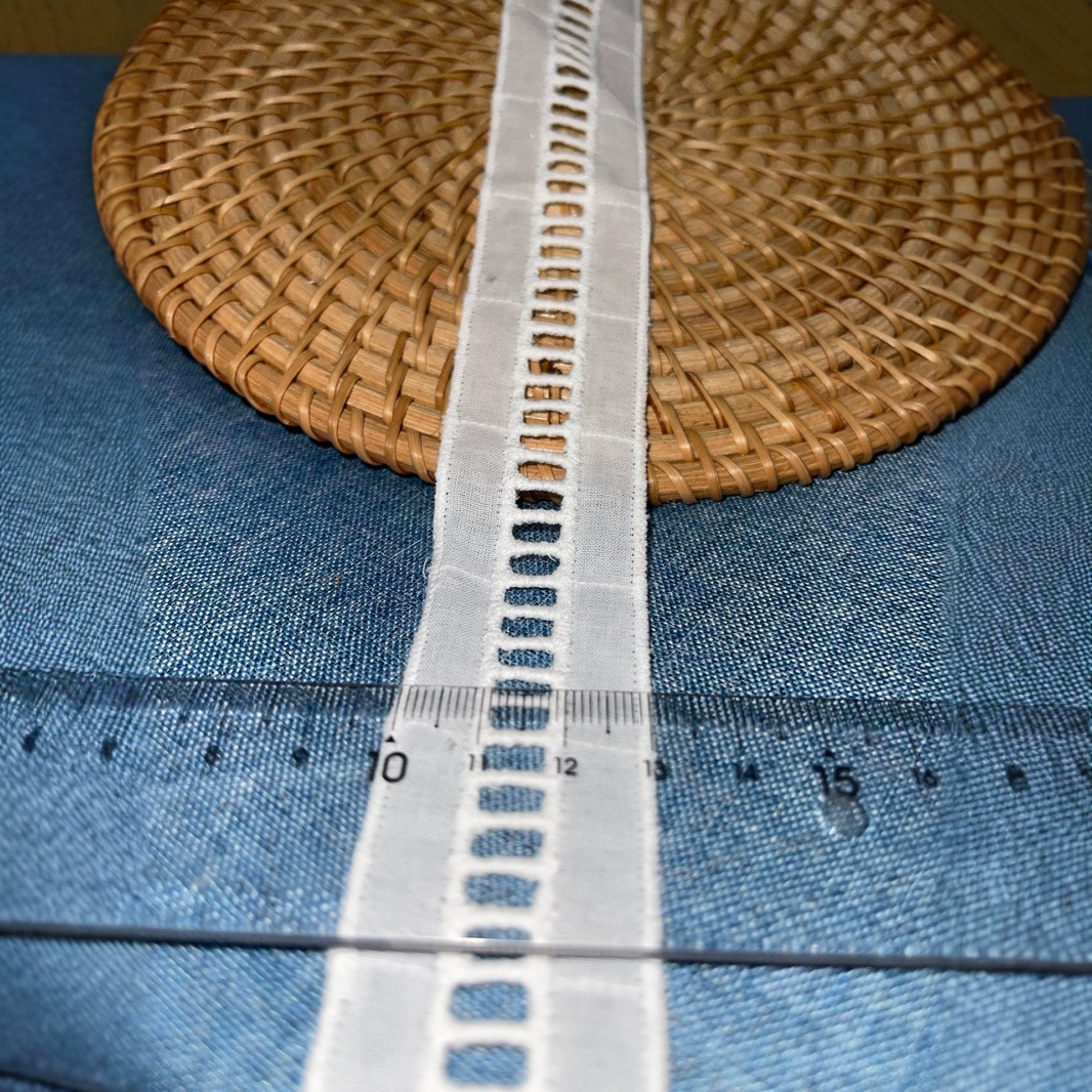 TH-17012 2.8cm Wide Cotton Embroidered Flower Lace Lace Staircase Flower