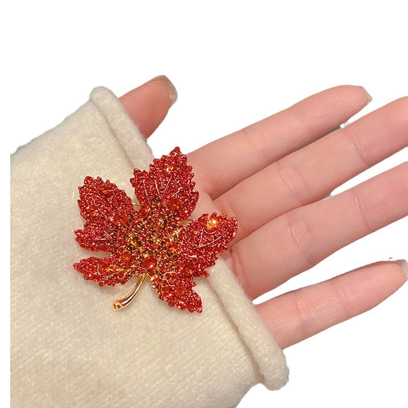 Брошь в форме кленового листа, новая изысканная брошь с камнями