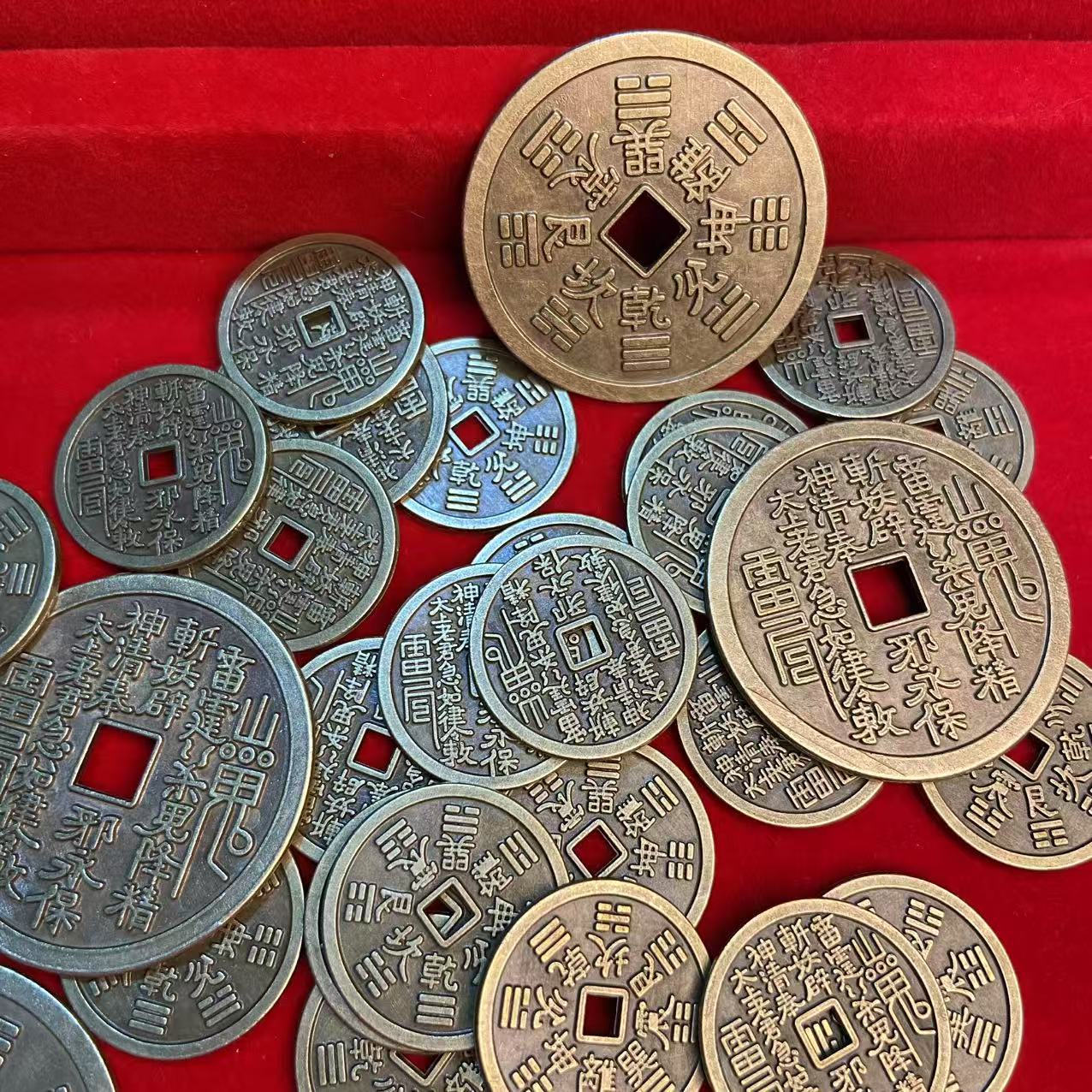 Ancient Coin Mountain Spirit Money Mountain Spirit Thunder God Bagua花钱 Vintage Square Hole Red Mountain Spirit花钱 Pendant Crafts Street Stall