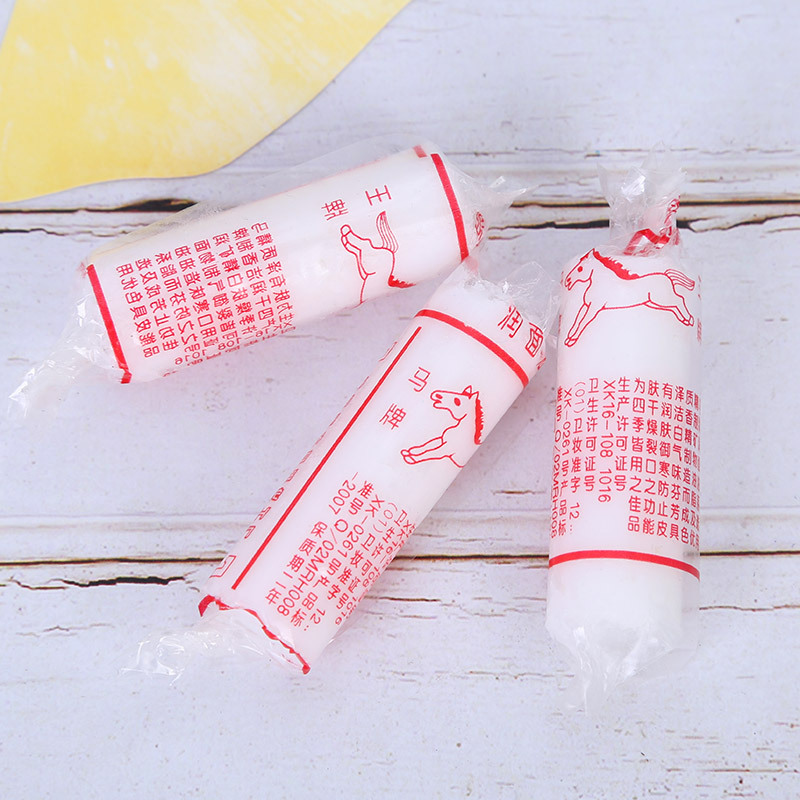 Horse brand moisturizing oil hand rubbing oil horse oil simple horse Oil moisturizing oil stick mouth oil hand cream horse oil stick stick stick oil