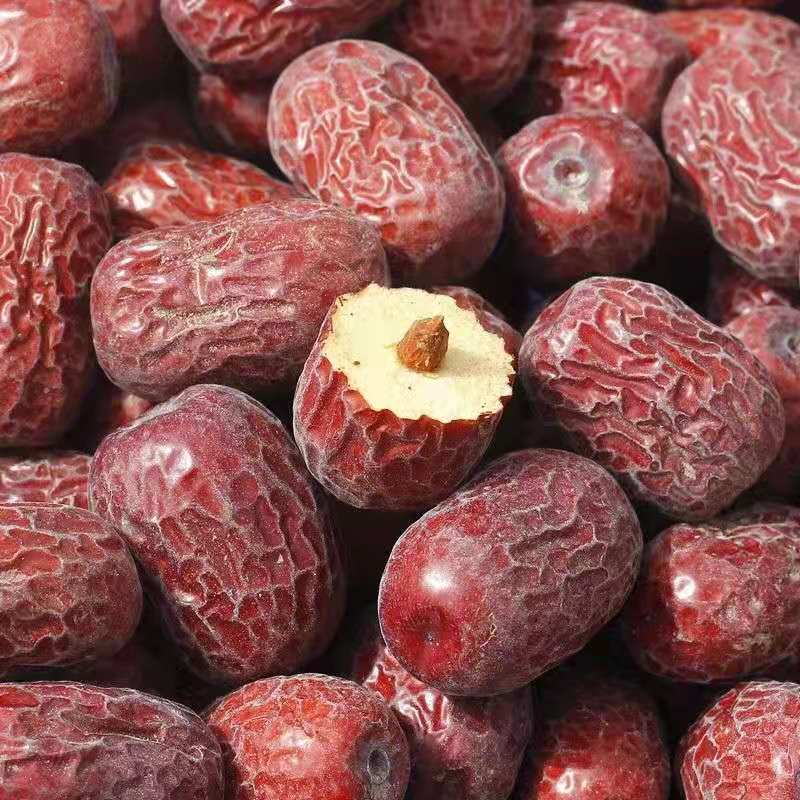 Xinjiang uncleaned with soil Ruoqiang gray jujube big red jujube bulk meat thick sweet hanging dry gray jujube
