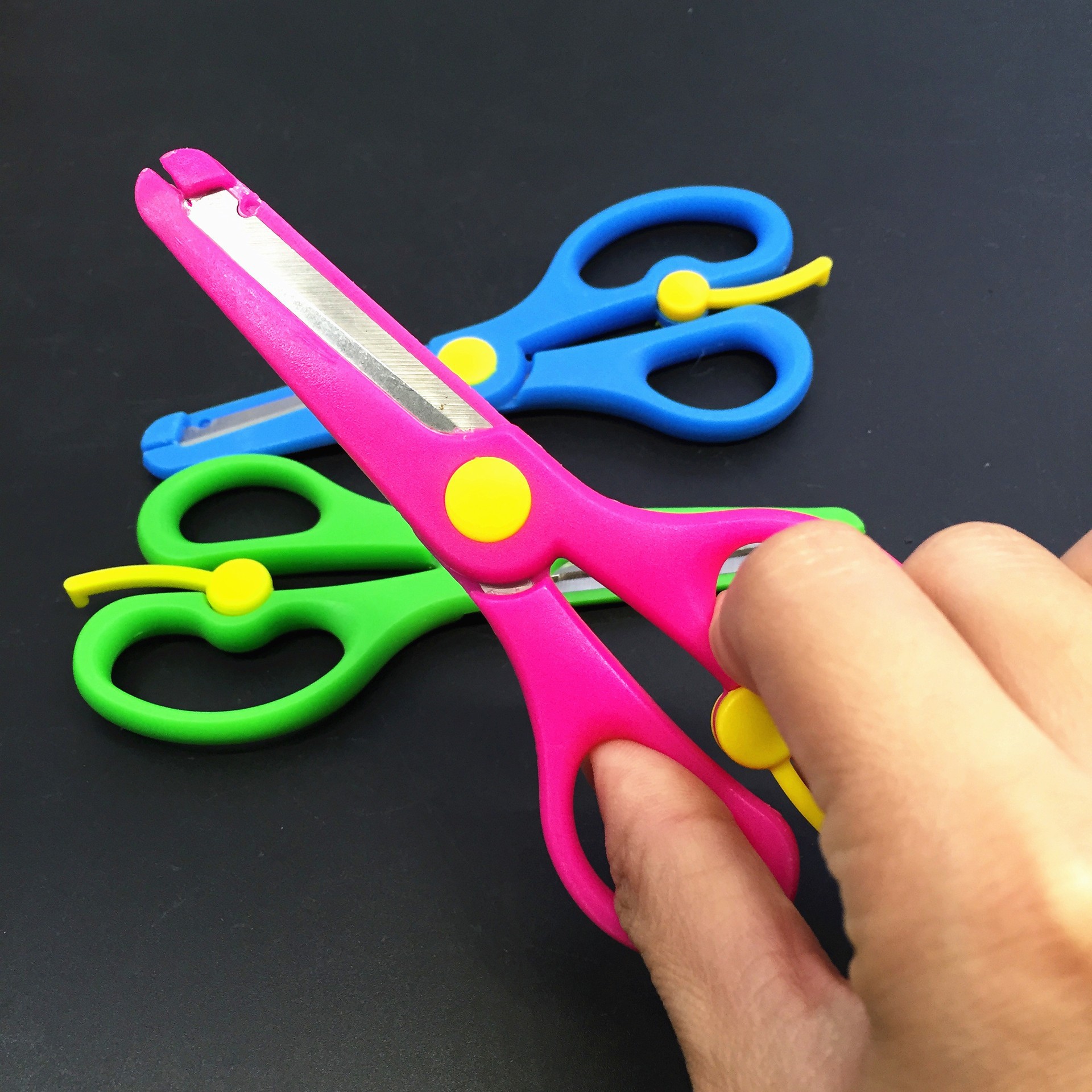 Students' Handmade Scissors Creative Children's Labor-saving Elastic Scissors Safety Handmade Scissors Plastic Wringing Hands