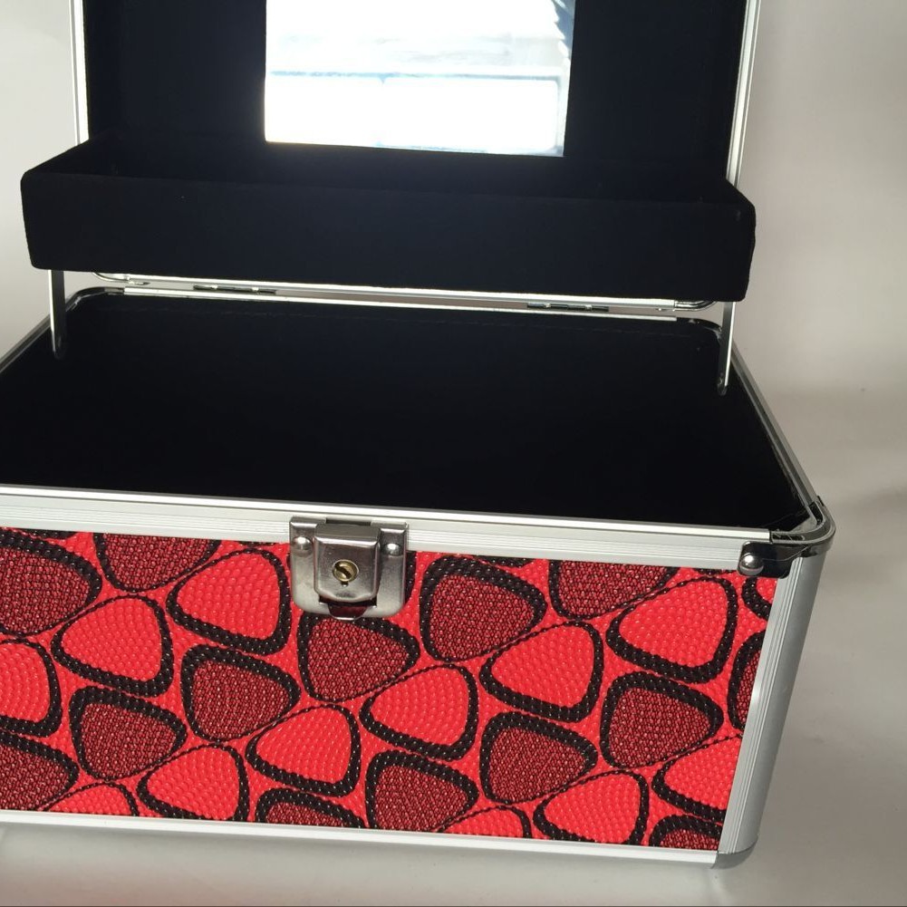 Processing and Customizing Cosmetic Cases, Customizing Drawings and Samples, Professionally Producing Various Aluminum Boxes
