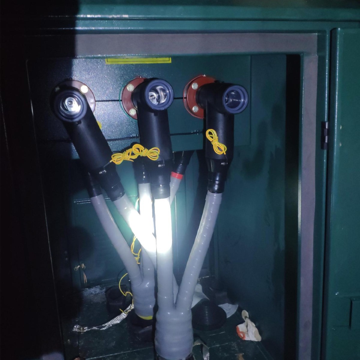 10Kv High-Voltage Cable Branch Box European-Style Plug-In Connector T-Type Front Connector Elbow-Type Connector with Shielding and Maintenance-Free Design