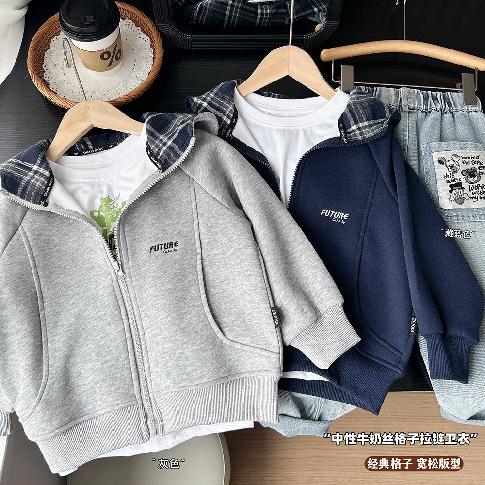 Новая осенняя одежда для детей 2025, куртка с капюшоном для мальчиков, свободный фасон с вышитыми буквами, оптовая продажа