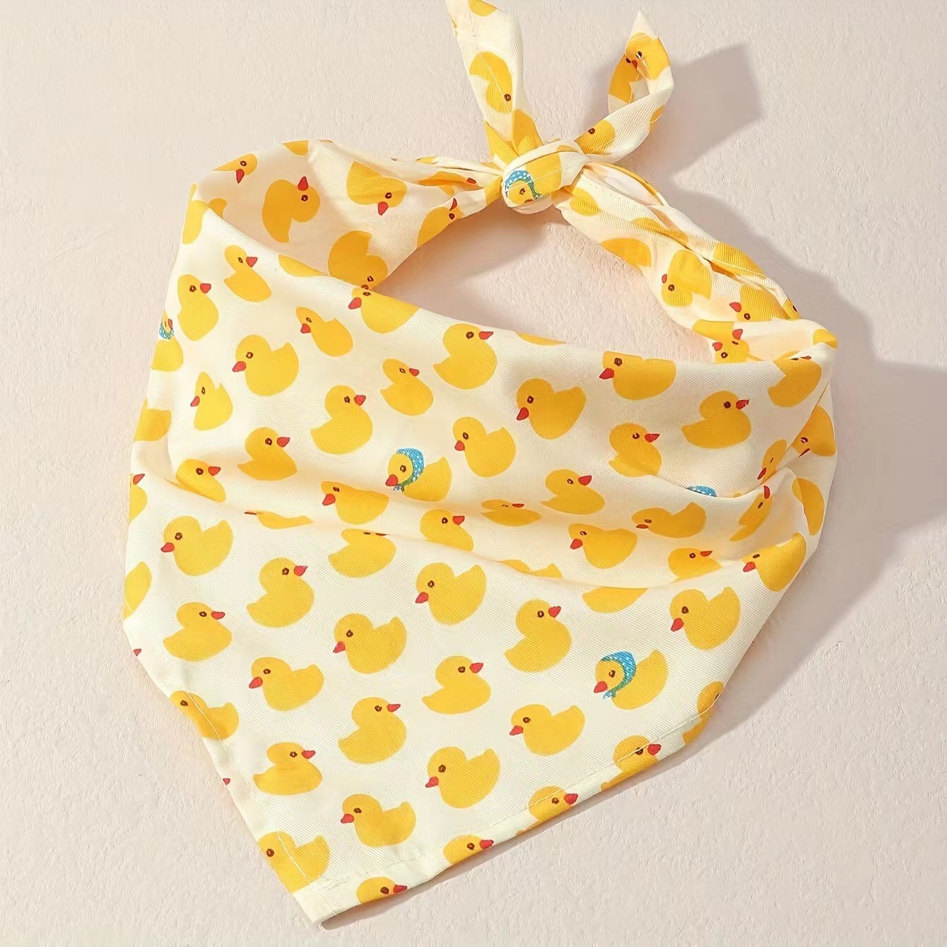 New cross-border cartoon pet triangle towel small yellow duck cat dog saliva towel bib towel decoration supplies manufacturers