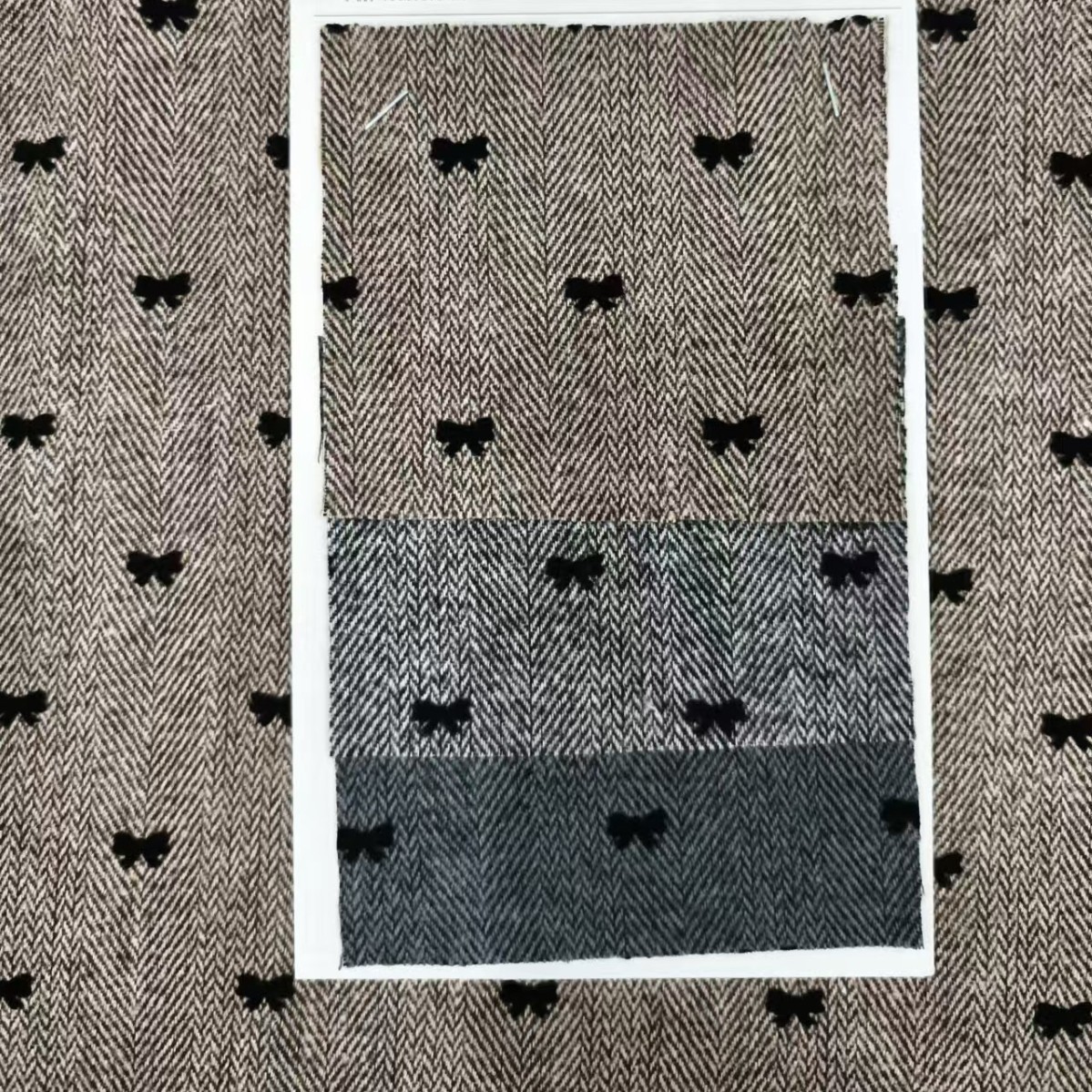 Золотая ткань с узором «елочка» для детской одежды