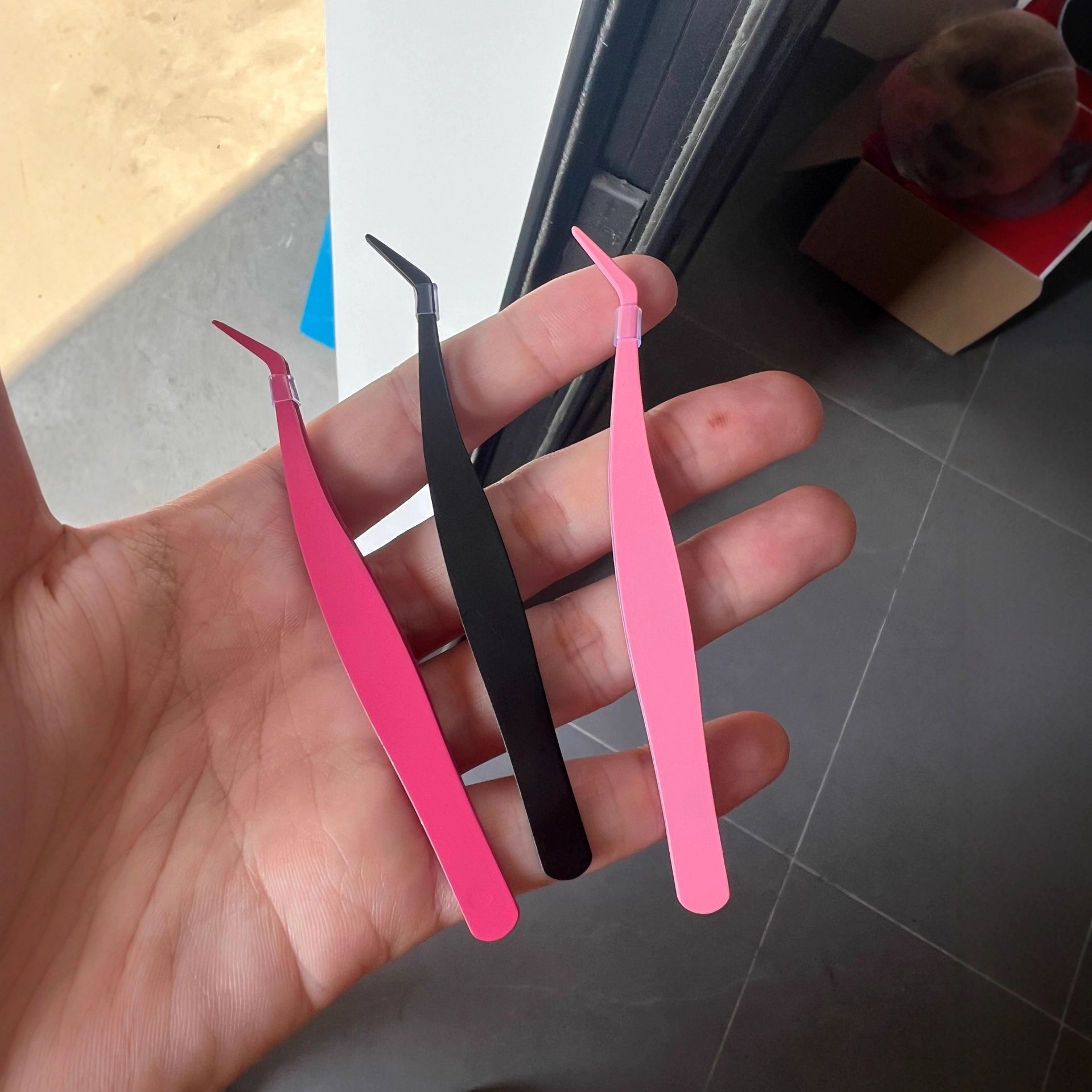 Factory Direct Supply Stainless Steel High-Precision Small Gold Feather Clip for Grafting False Eyelashes Tweezers Pointed Eyelash Curler Curved Tip Blooming