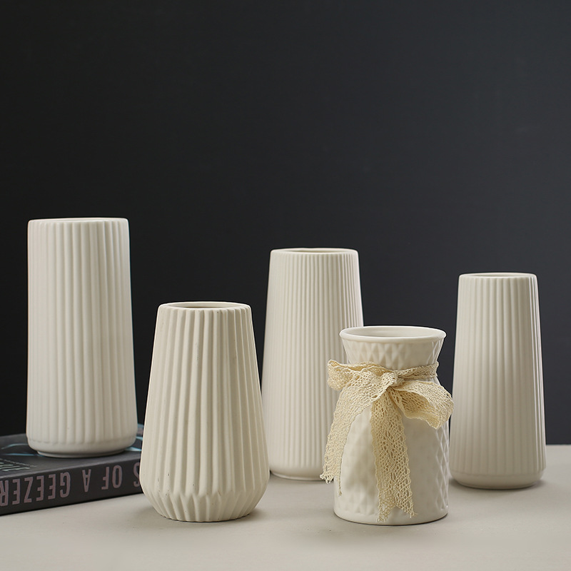 Скандинавская входная роскошная керамическая белая ваза инс стиль креативные цветочные украшения простые высококачественные оптовые европейские стиль