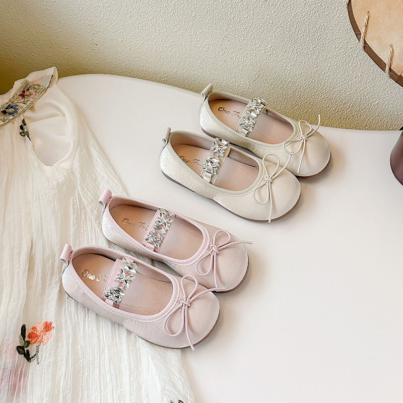 Сатиновые туфли принцессы для девочек 2025 весна, новые туфли с стразами, элегантные французские туфли