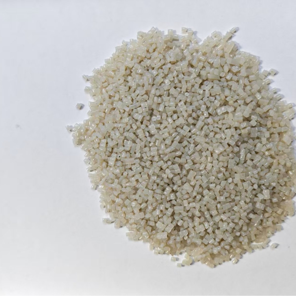 Сетчатый нейлон Pa6, переработанный материал, пластиковые частицы, имеет хороший блеск