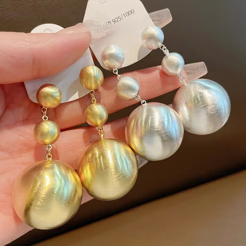 Manufacturer [90% Positive Rating] Real Gold Electroplated Silver Needle Round Ball Metal Earrings Niche Fashion Versatile Earrings Direct Sale