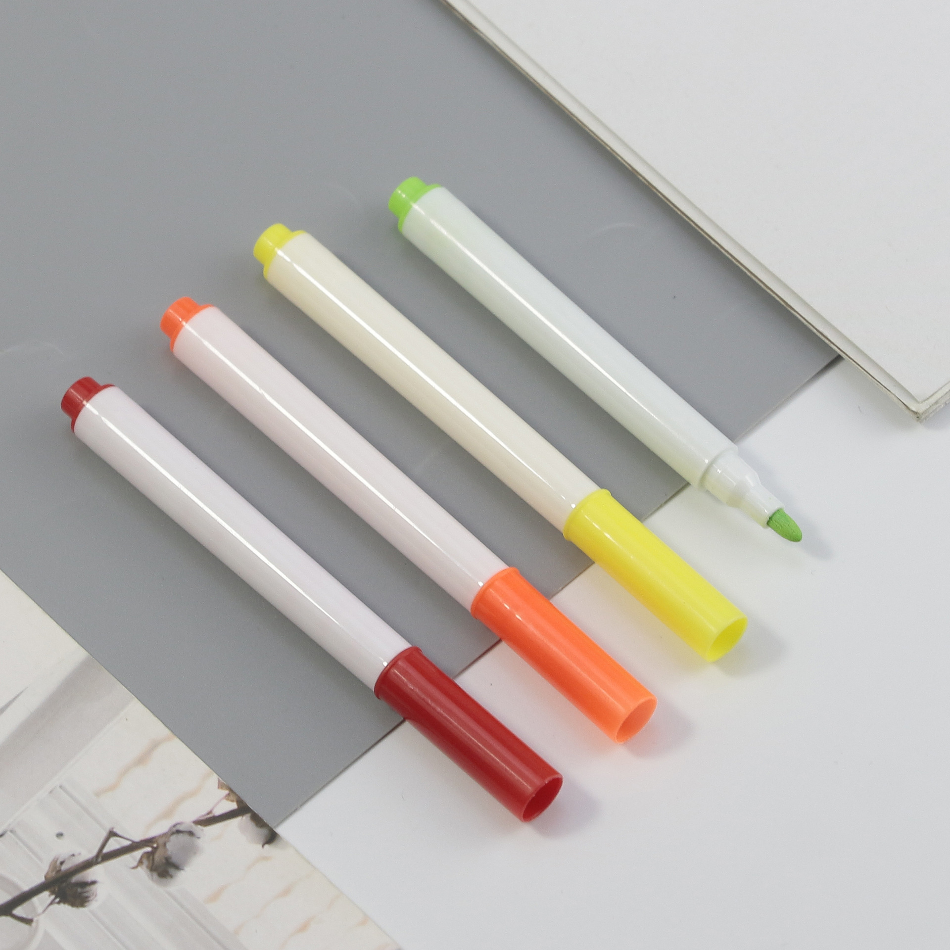 Whiteboard Marker with Magnet, Professional Whiteboard Marker with Magnetic Brush, Erasable Pen, Dry Erase Oil-Based Pen, Colorful with Brush