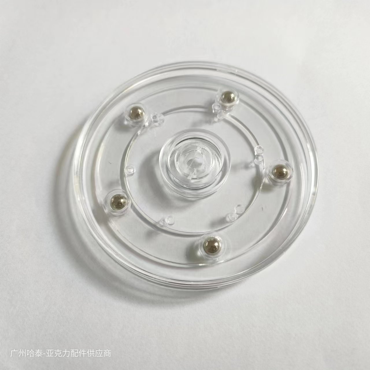 прозрачная пластиковая подставка для торта Hatai вращающаяся диска