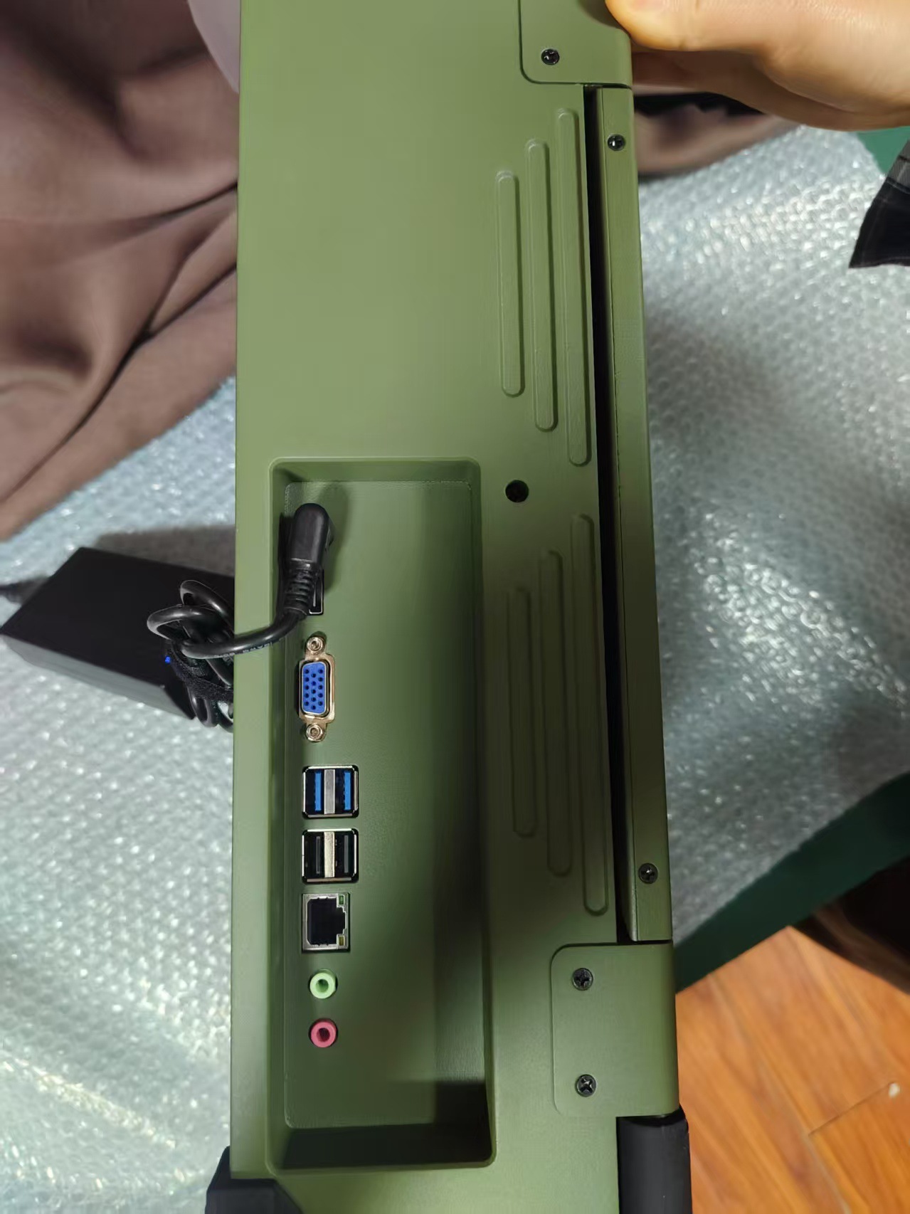 15.6inch Dual Screen Portable Industrial Computer Touch Screen Win7 Operating System I7-8700T Processing