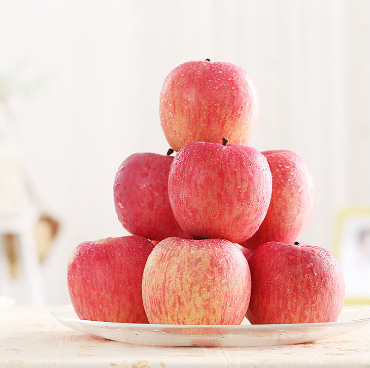 Круглогодичная поставка свежих сезонных яблок красного фудзи из Лоучуан, хрустящие, сладкие и сочные, целая коробка, бесплатная доставка