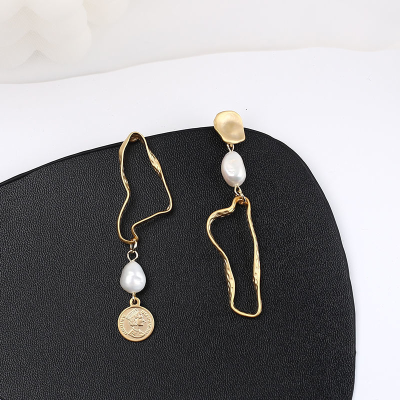 S925 Silver Needle Korean Matte Asymmetric Geometric Retro Portrait Pearl Pendant Earrings with an Exaggerated Design