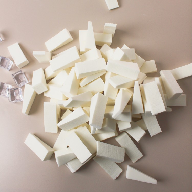 Латексная треугольная пуховка, супер мягкая, для маникюра, влажная и сухая, маленькая трапециевидная