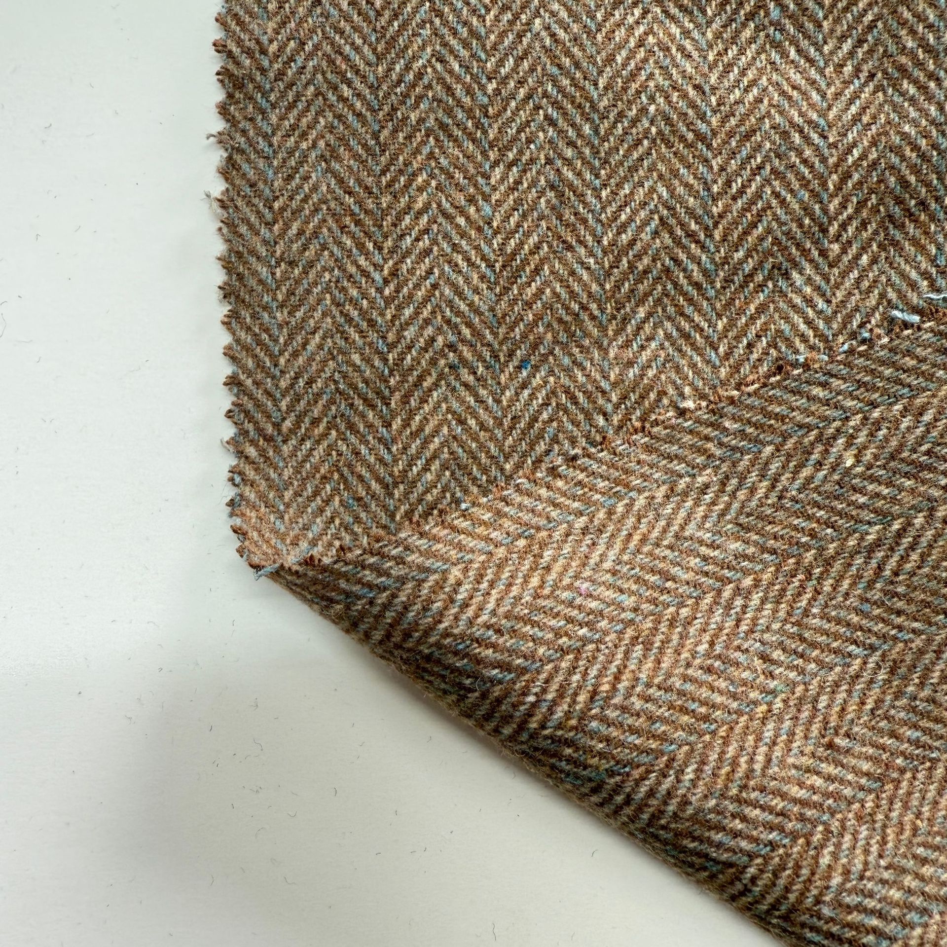 In-Stock Fashion 500g Wool Herringbone Twill Coat Fabric Semi-Woolen Coat Fabric Autumn and Winter Trench Coat Suit