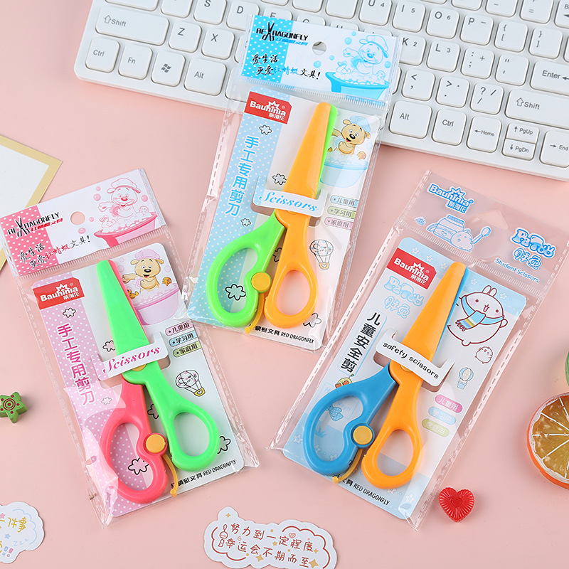 Children's Safety Plastic Scissors for Kindergarten Handmade DIY Paper Cutting with Cute and Durable Elastic Anti-Pinch Small Scissors