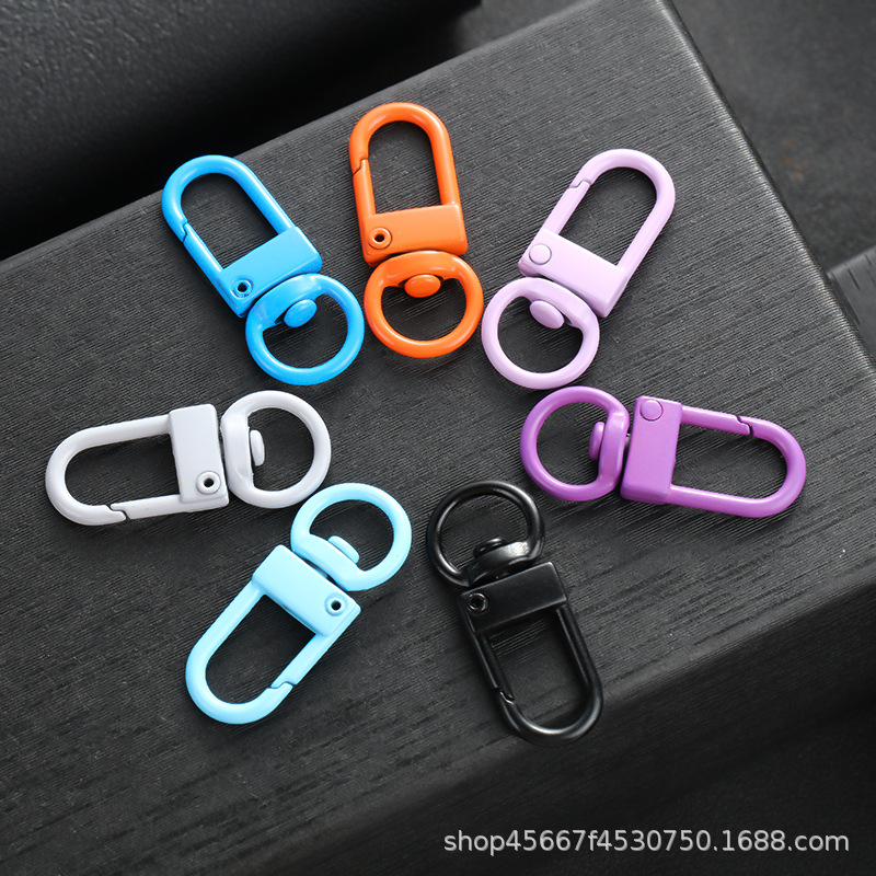 Direct supply metal paint color keychain dog buckle zinc alloy shrimp buckle 8-word buckle spray paint U-shaped small door buckle pendant