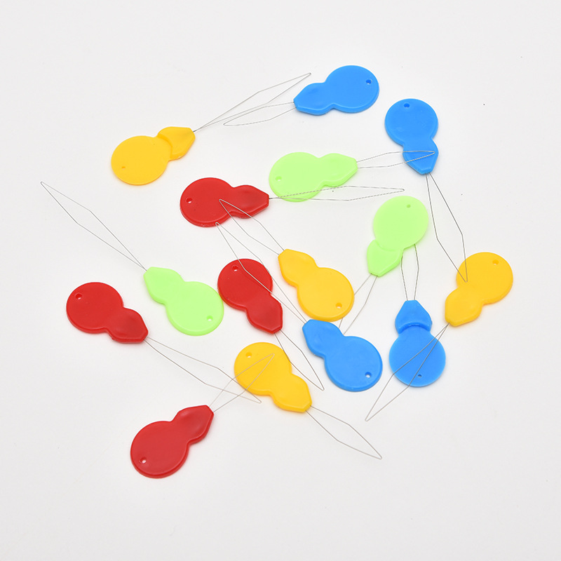 Plastic gourd needle threader wholesale color plastic tail Threader-guide-sewing machine DIY cross stitch