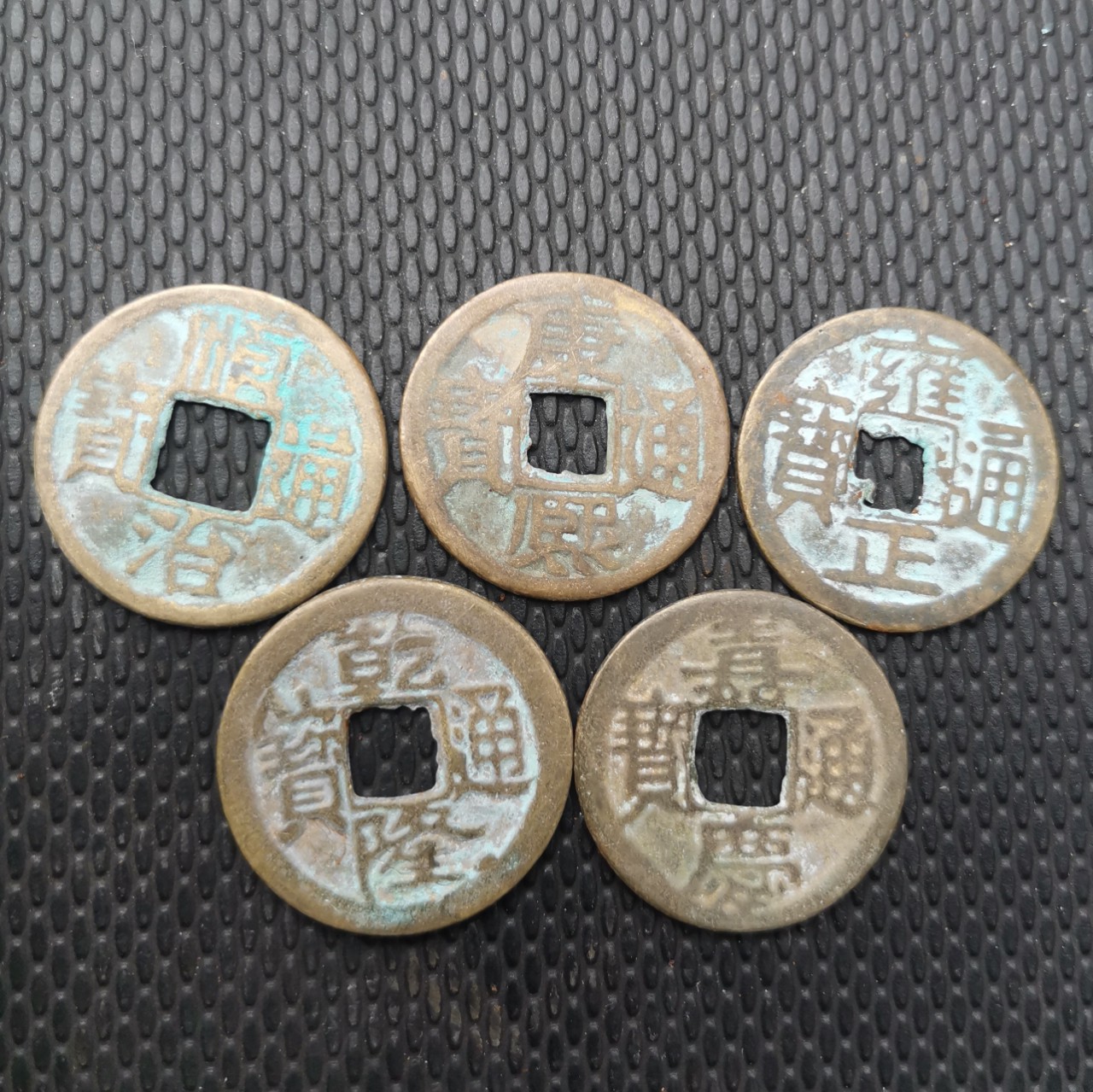 Прямые продажи завода медные 2.4 монеты пяти императоров, ручная реплика антикварного стиля медных монет для выставки порога