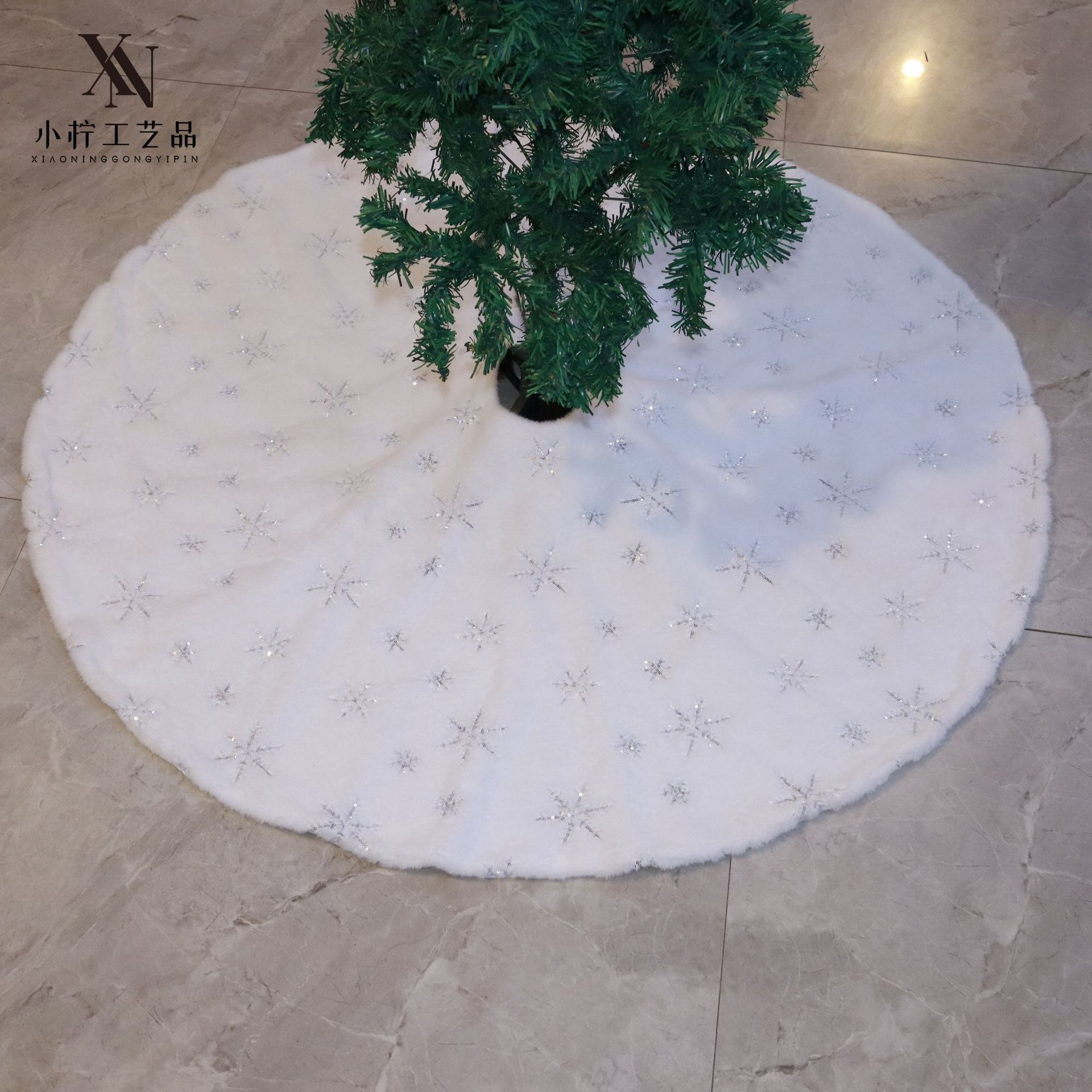 Christmas Tree Skirt Collection Embroidered with Bright Sequins Pure White Multi-Color Falling Rabbit Velvet Snowflake Long Hair Christmas Tree Skirt Group