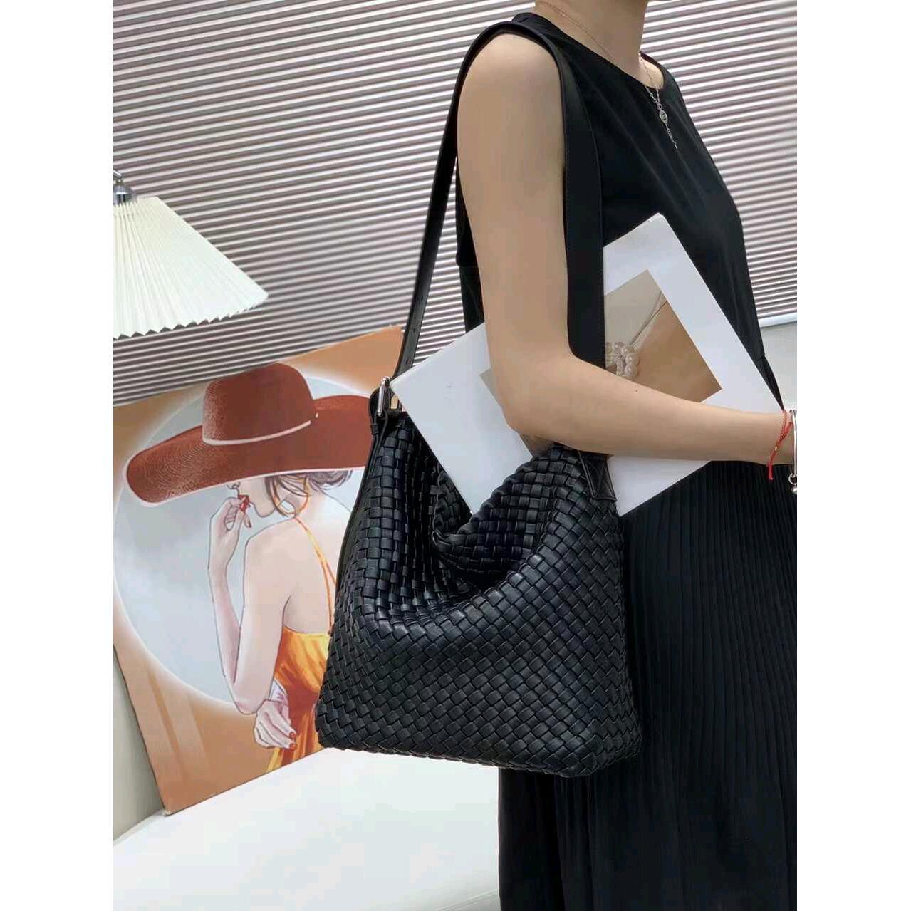 Pure Hand Woven Large Capacity Tote Underarm Bag Women's New Fashion Commuter All-match Wide Shoulder Bucket Crossbody Bag