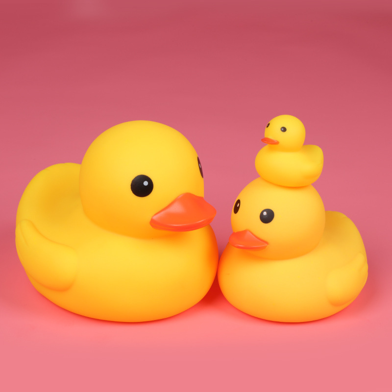 Hong Kong version of the small yellow duck bathroom pinch called small yellow duck beach toys bath tub baby bath toys