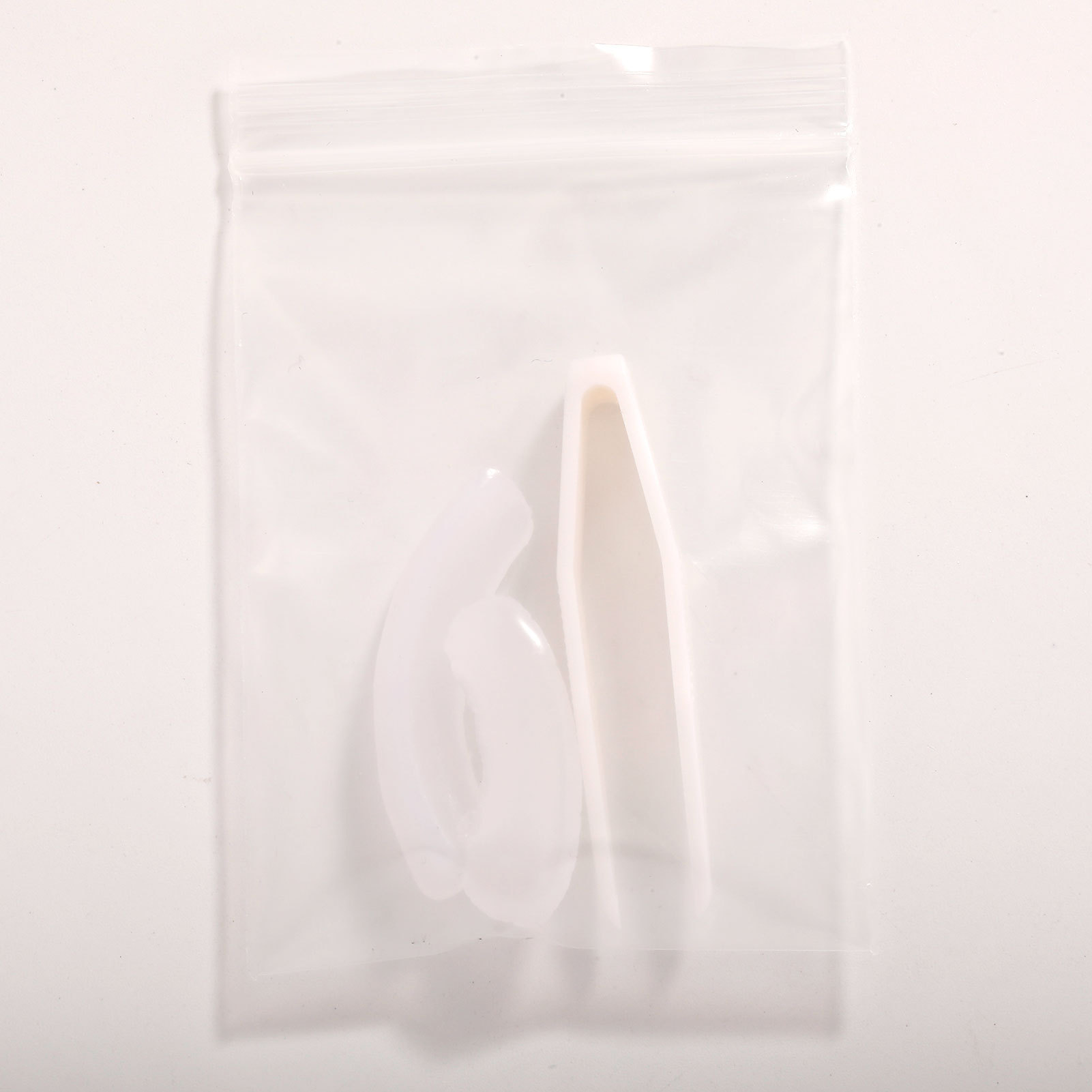 Factory direct hiphop hip-hop braces hot melt adhesive Europe and the United States best-selling braces silicone accessories