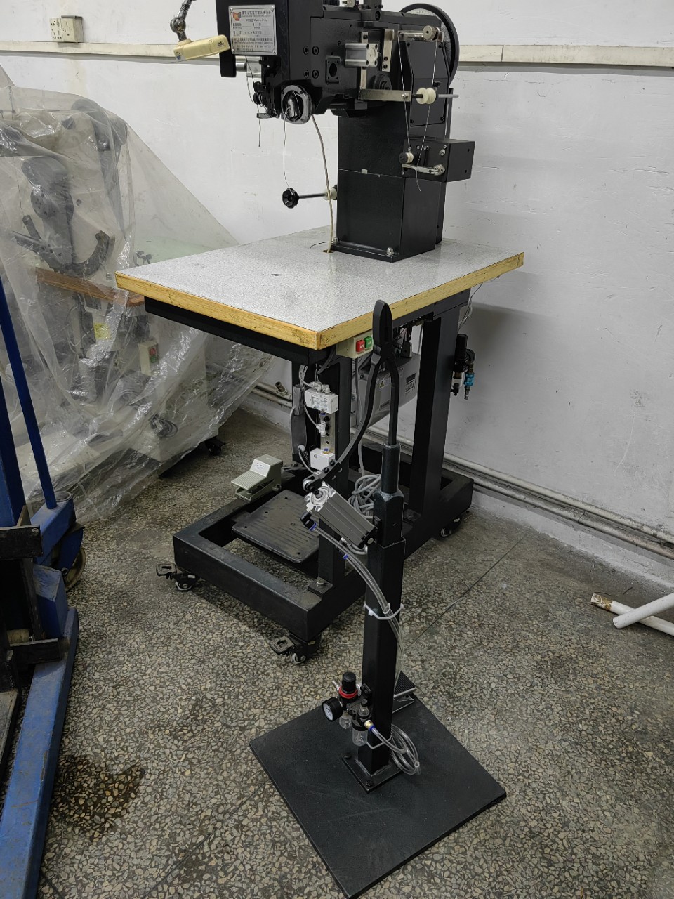 Supply environmentally friendly shoes mark car anti-car shoes special mark line sewing shoes locomotive 747 mark sewing environmentally friendly shoes