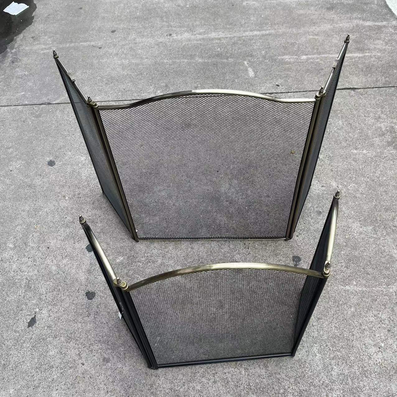 European Iron Foldableing Vertical Fireplace Cover Screen Anti-Scalding Isolation Net Metal Fireplace Guardrail Partition Retro