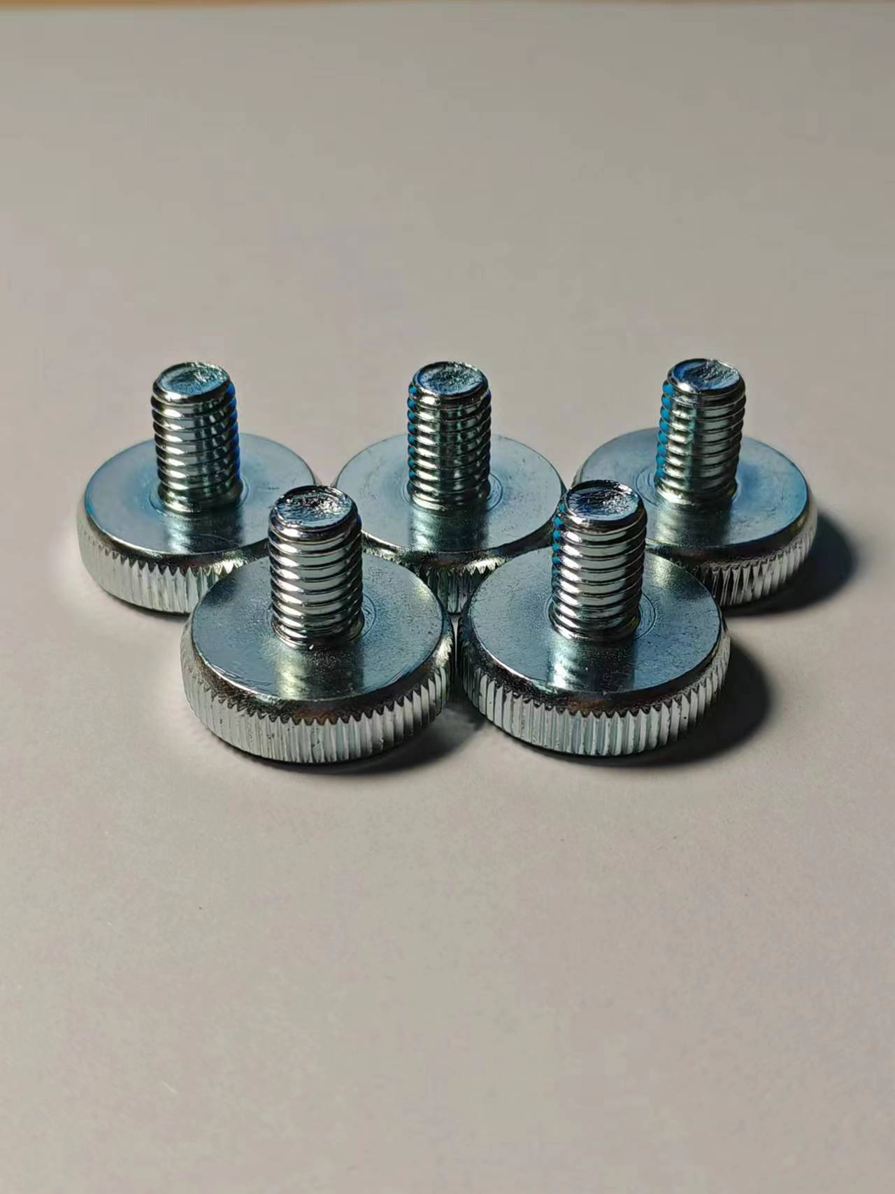 Knurled Screws