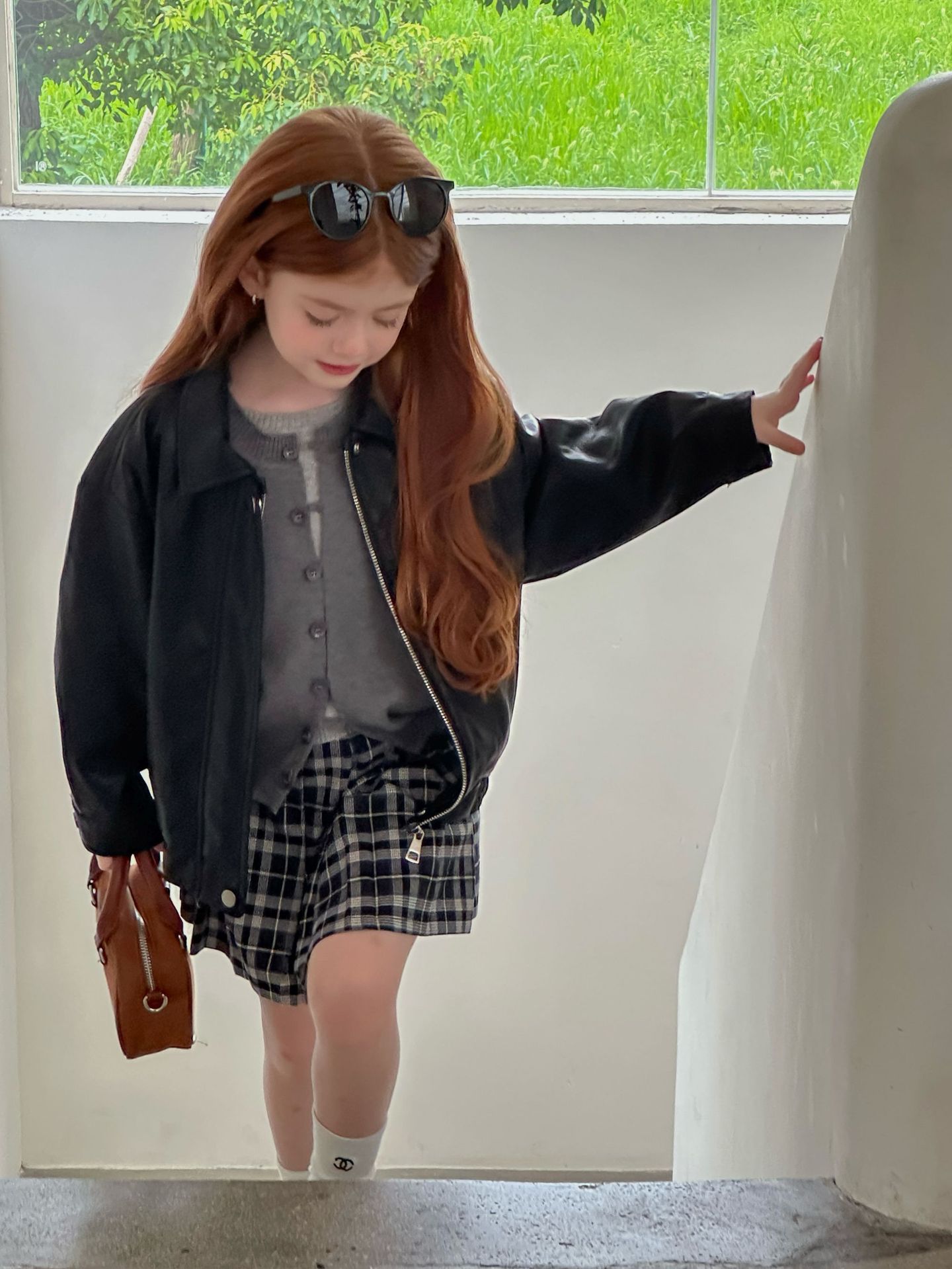 Детская верхняя одежда осень стиль 2025 новый стиль детская осенняя кожаная одежда модная детская кожаная куртка